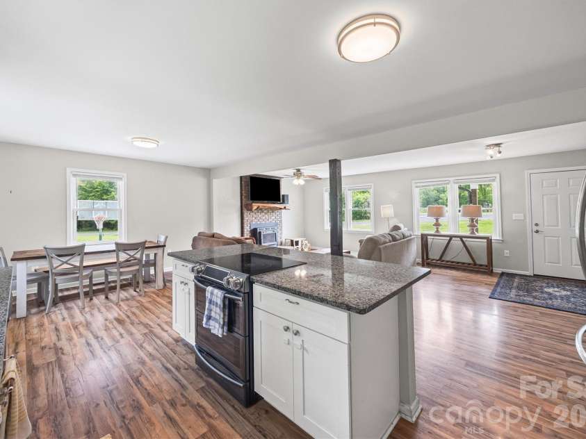 1848 Smiths Circle, Rock Hill, SC 29730.  MLS# CAR4380330, YatesRealty ID 25285. 
