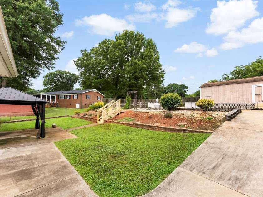 2615 Sherry Lane, Gastonia, NC 28054.  MLS# CAR4277858, YatesRealty ID 25288. 