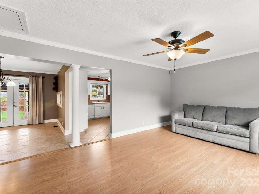2615 Sherry Lane, Gastonia, NC 28054.  MLS# CAR4277858, YatesRealty ID 25288. 