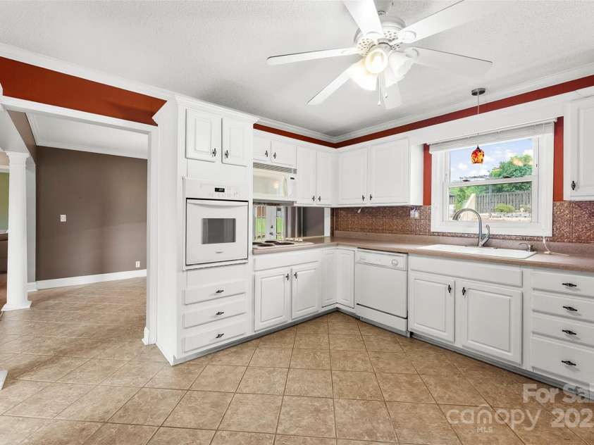 2615 Sherry Lane, Gastonia, NC 28054.  MLS# CAR4277858, YatesRealty ID 25288. 
