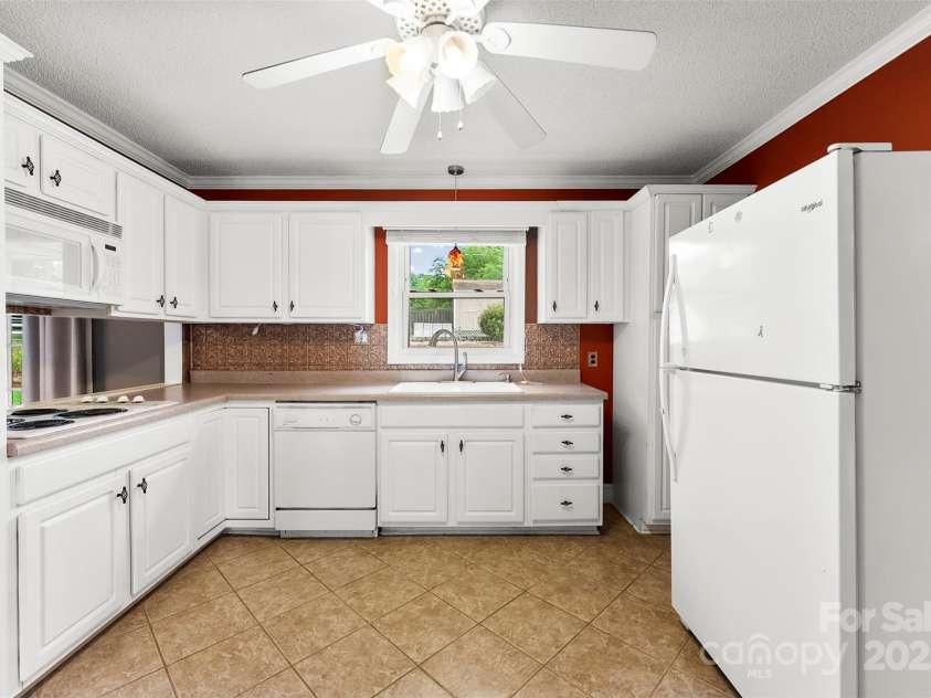 2615 Sherry Lane, Gastonia, NC 28054.  MLS# CAR4277858, YatesRealty ID 25288. 