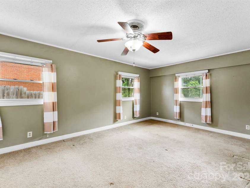 2615 Sherry Lane, Gastonia, NC 28054.  MLS# CAR4277858, YatesRealty ID 25288. 
