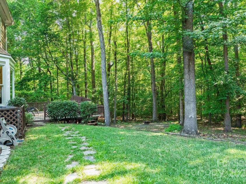 5024 Ardenwoods Drive, Charlotte, NC 28215.  MLS# CAR4278121, YatesRealty ID 25289. Backyard with 1.37 acre view