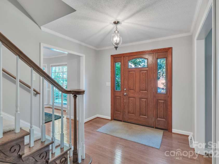 5024 Ardenwoods Drive, Charlotte, NC 28215.  MLS# CAR4278121, YatesRealty ID 25289. Foyer