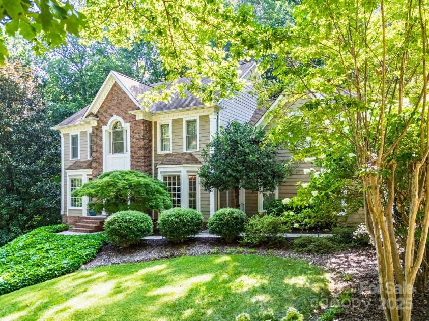 5024 Ardenwoods Drive, Charlotte, NC 28215.  MLS# CAR4278121, YatesRealty ID 25289. Front of House 3