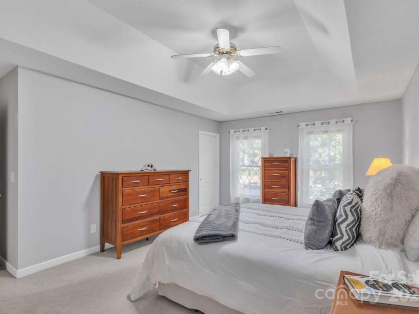 5024 Ardenwoods Drive, Charlotte, NC 28215.  MLS# CAR4278121, YatesRealty ID 25289. Primary Bedroom w/Trey Ceiling 2