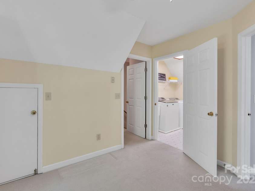 5024 Ardenwoods Drive, Charlotte, NC 28215.  MLS# CAR4278121, YatesRealty ID 25289. Upstairs Loft 1