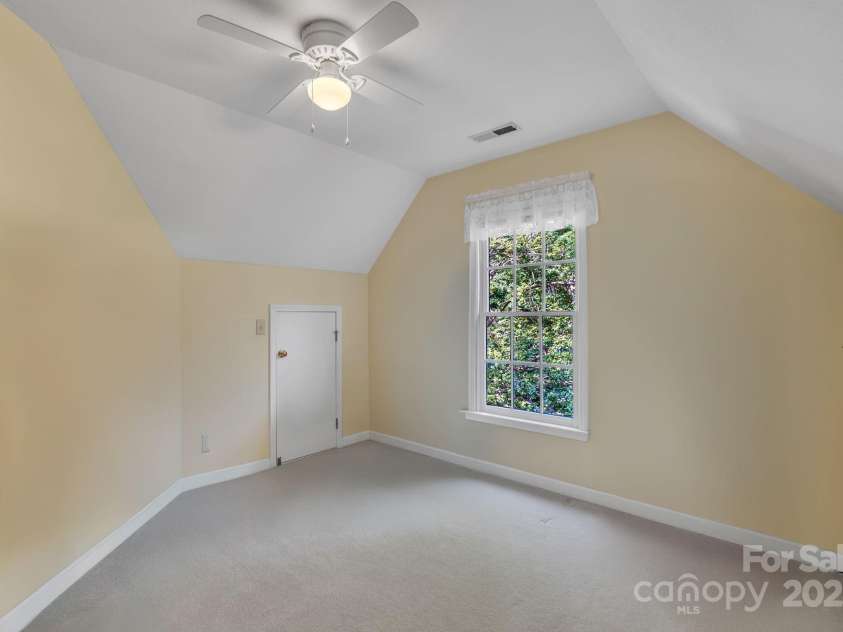 5024 Ardenwoods Drive, Charlotte, NC 28215.  MLS# CAR4278121, YatesRealty ID 25289. Upstairs Loft