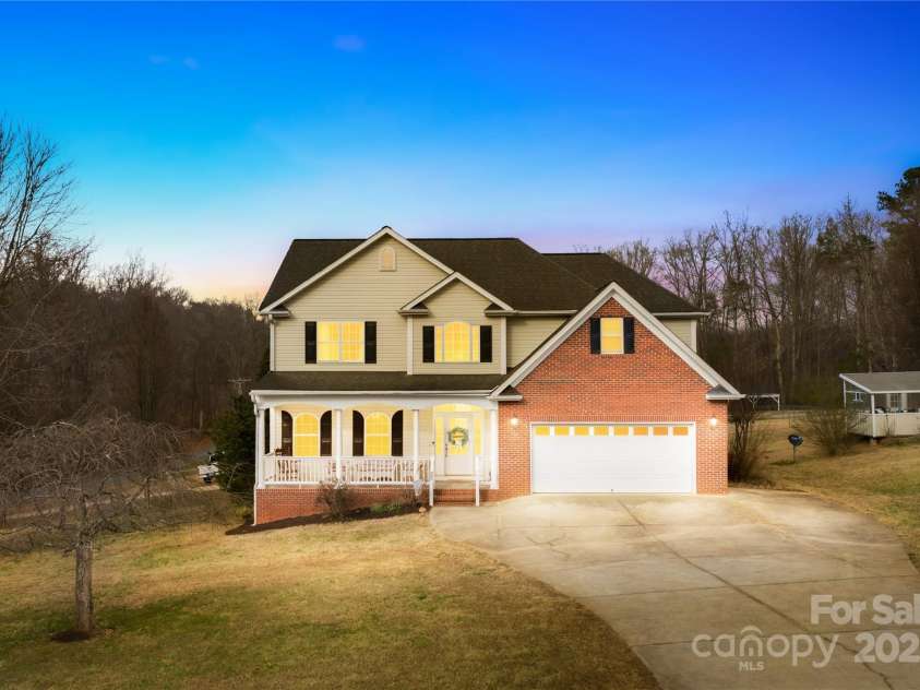 107 Dove Meadow Lane, Statesville, NC 28625.  MLS# CAR4333488, YatesRealty ID 2529. 