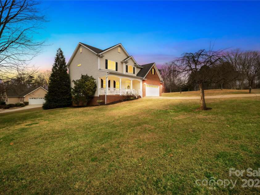 107 Dove Meadow Lane, Statesville, NC 28625.  MLS# CAR4333488, YatesRealty ID 2529. 