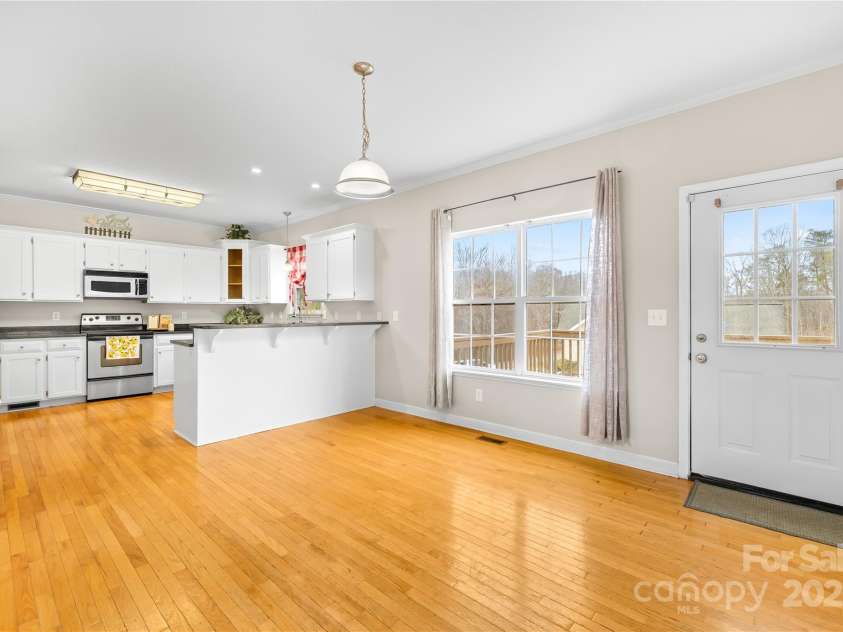 107 Dove Meadow Lane, Statesville, NC 28625.  MLS# CAR4333488, YatesRealty ID 2529. 