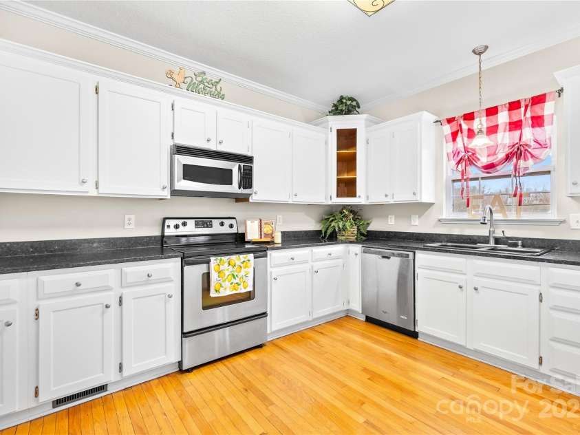 107 Dove Meadow Lane, Statesville, NC 28625.  MLS# CAR4333488, YatesRealty ID 2529. 