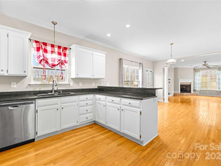 107 Dove Meadow Lane, Statesville, NC 28625.  MLS# CAR4333488, YatesRealty ID 2529. 