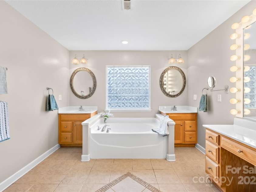 107 Dove Meadow Lane, Statesville, NC 28625.  MLS# CAR4333488, YatesRealty ID 2529. 