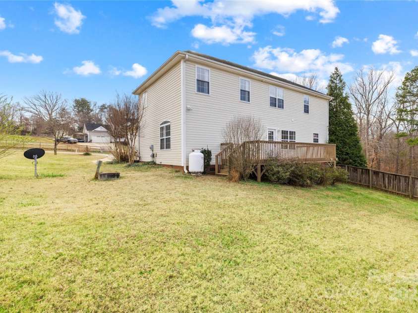 107 Dove Meadow Lane, Statesville, NC 28625.  MLS# CAR4333488, YatesRealty ID 2529. 