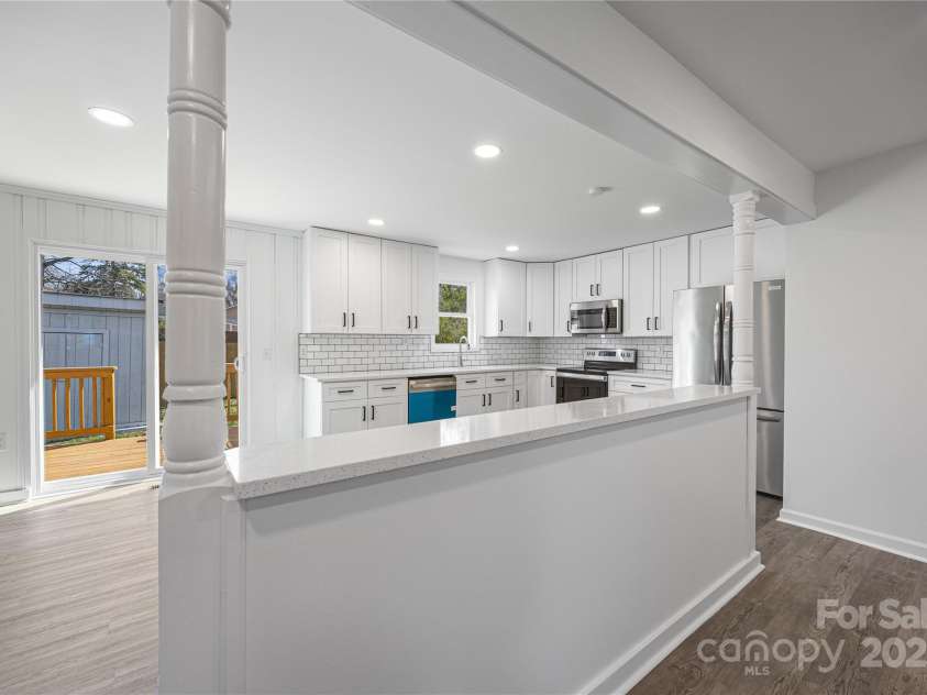 5015 Forestmont Drive, Matthews, NC 28105.  MLS# CAR4288687, YatesRealty ID 2529. 