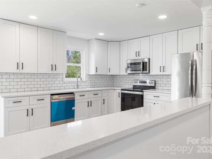 5015 Forestmont Drive, Matthews, NC 28105.  MLS# CAR4288687, YatesRealty ID 2529. 