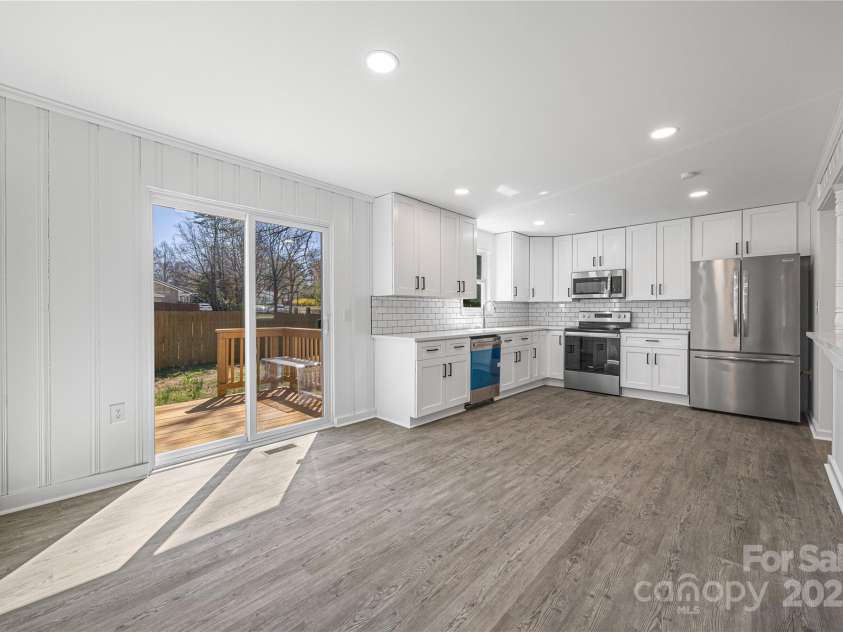 5015 Forestmont Drive, Matthews, NC 28105.  MLS# CAR4288687, YatesRealty ID 2529. 