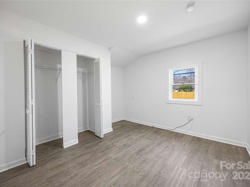 5015 Forestmont Drive, Matthews, NC 28105.  MLS# CAR4288687, YatesRealty ID 2529. 