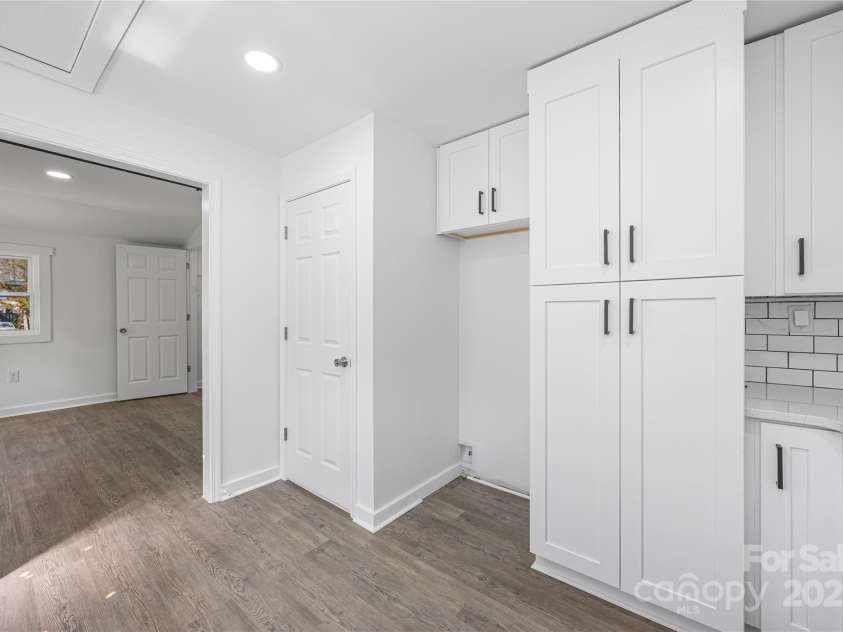 5015 Forestmont Drive, Matthews, NC 28105.  MLS# CAR4288687, YatesRealty ID 2529. 