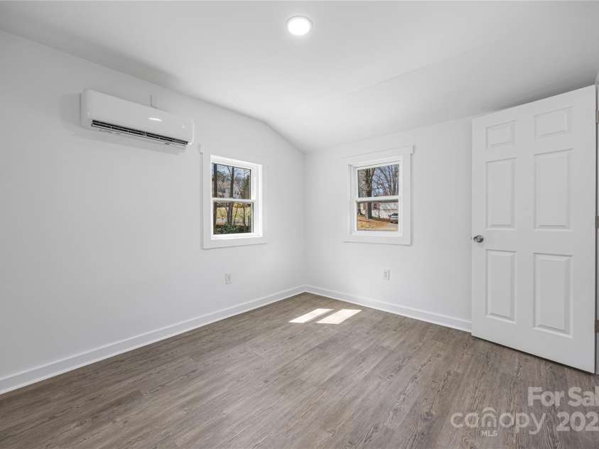 5015 Forestmont Drive, Matthews, NC 28105.  MLS# CAR4288687, YatesRealty ID 2529. 