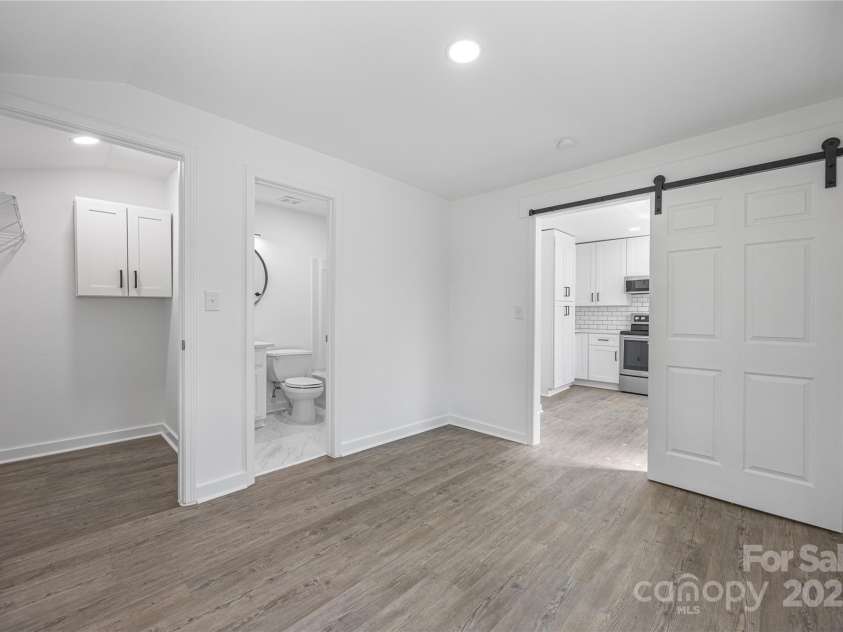 5015 Forestmont Drive, Matthews, NC 28105.  MLS# CAR4288687, YatesRealty ID 2529. 