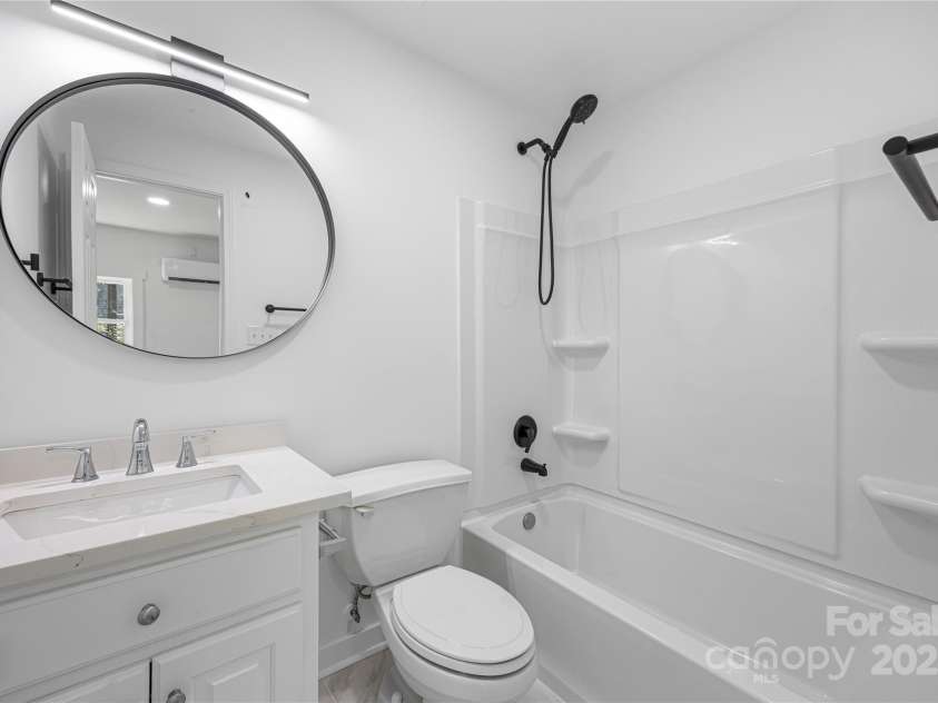 5015 Forestmont Drive, Matthews, NC 28105.  MLS# CAR4288687, YatesRealty ID 2529. 