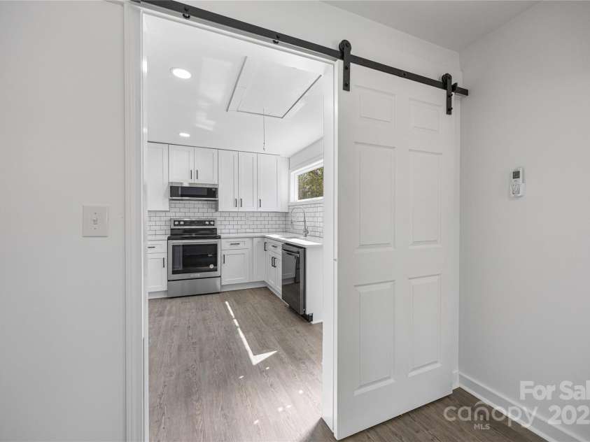 5015 Forestmont Drive, Matthews, NC 28105.  MLS# CAR4288687, YatesRealty ID 2529. 