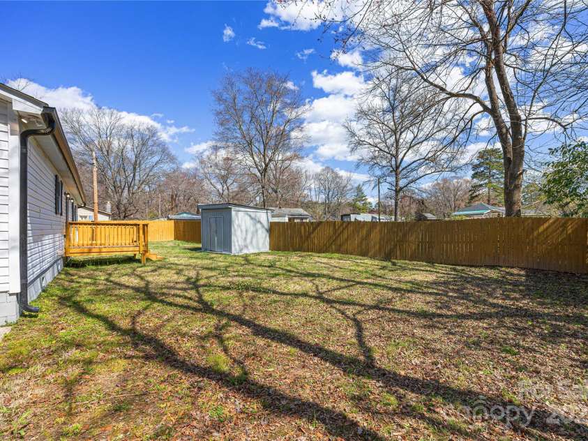 5015 Forestmont Drive, Matthews, NC 28105.  MLS# CAR4288687, YatesRealty ID 2529. 