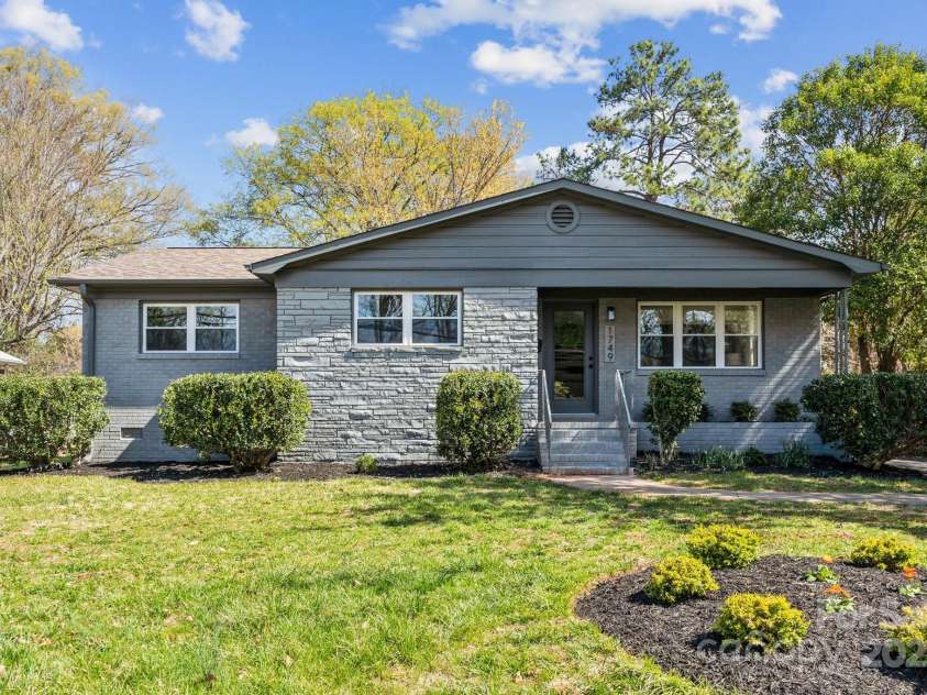1749 Archdale Drive, Charlotte, NC 28210.  MLS# CAR4279467, YatesRealty ID 25290. 