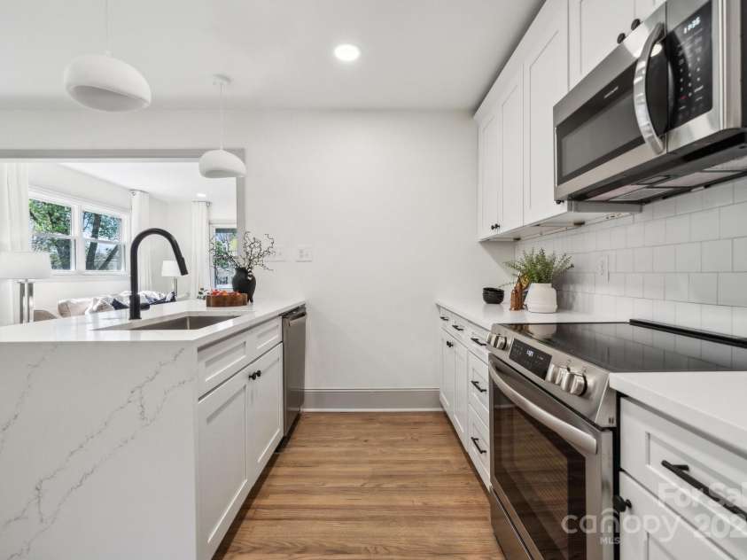 1749 Archdale Drive, Charlotte, NC 28210.  MLS# CAR4279467, YatesRealty ID 25290. 