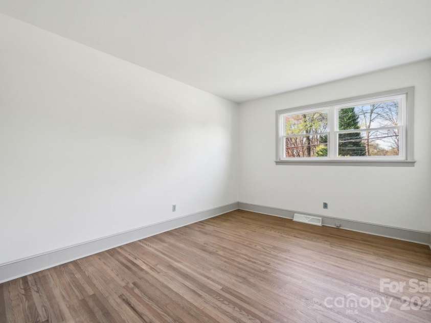 1749 Archdale Drive, Charlotte, NC 28210.  MLS# CAR4279467, YatesRealty ID 25290. 
