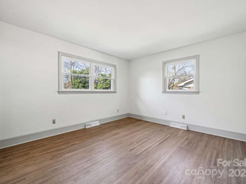 1749 Archdale Drive, Charlotte, NC 28210.  MLS# CAR4279467, YatesRealty ID 25290. 