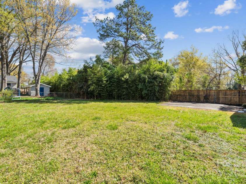 1749 Archdale Drive, Charlotte, NC 28210.  MLS# CAR4279467, YatesRealty ID 25290. 
