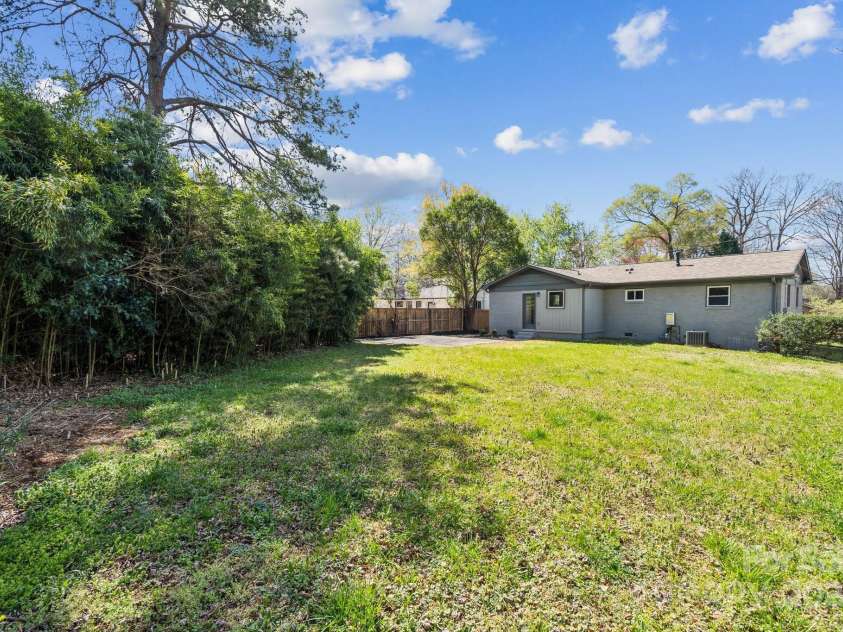 1749 Archdale Drive, Charlotte, NC 28210.  MLS# CAR4279467, YatesRealty ID 25290. 