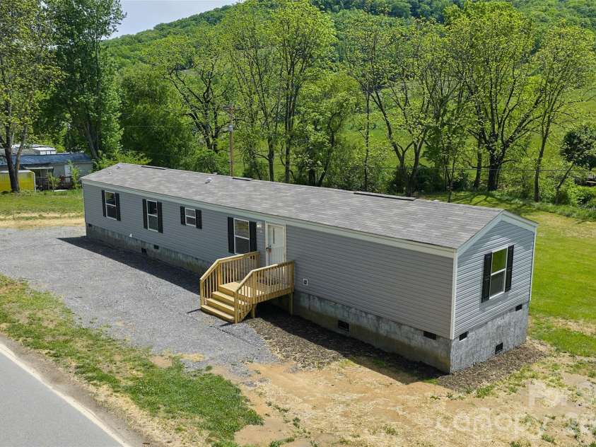 265 Curtis Creek Road, Candler, NC 28715.  MLS# CAR4373081, YatesRealty ID 25291. 