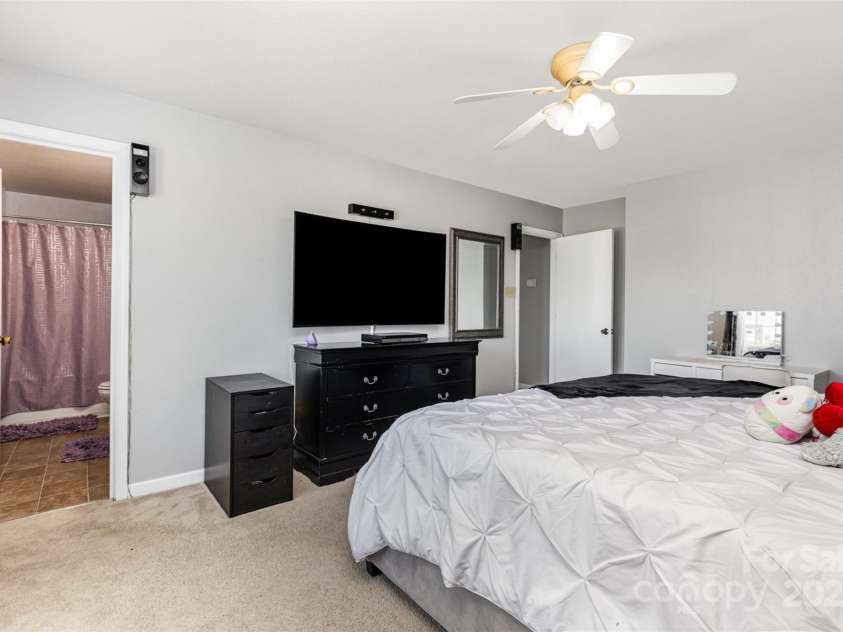 3542 Crowders View Drive, Gastonia, NC 28052.  MLS# CAR4279778, YatesRealty ID 25291. 