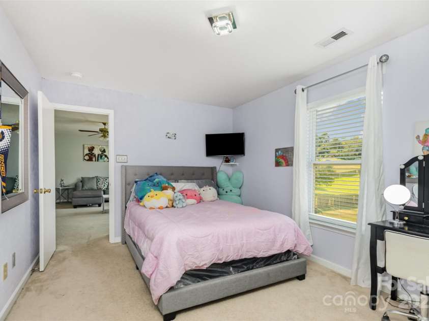 3542 Crowders View Drive, Gastonia, NC 28052.  MLS# CAR4279778, YatesRealty ID 25291. 