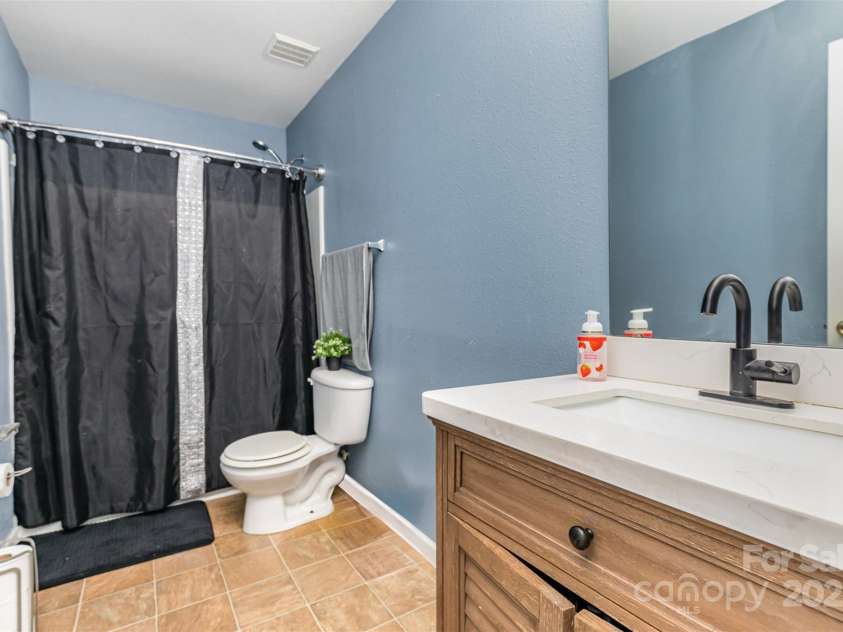 3542 Crowders View Drive, Gastonia, NC 28052.  MLS# CAR4279778, YatesRealty ID 25291. 
