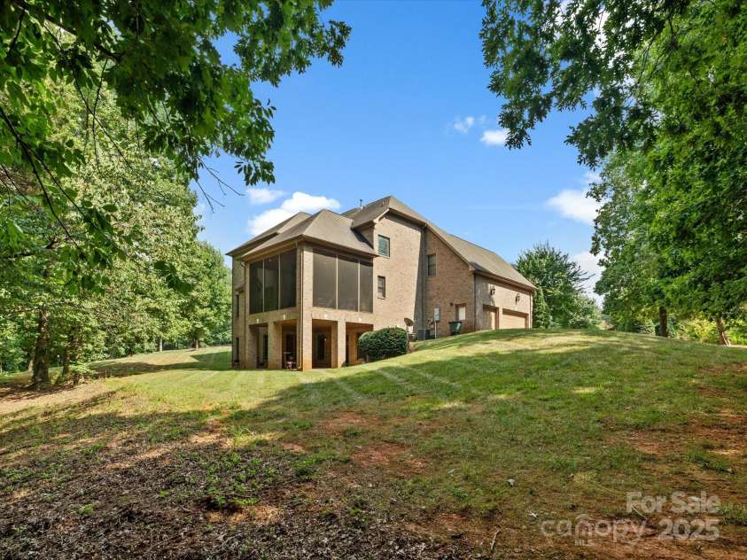 8407 Rolling Fields Road, Mint Hill, NC 28227.  MLS# CAR4278649, YatesRealty ID 25292. 