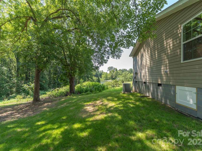 27 Forest Park Road, Marion, NC 28752.  MLS# CAR4279933, YatesRealty ID 25293. 