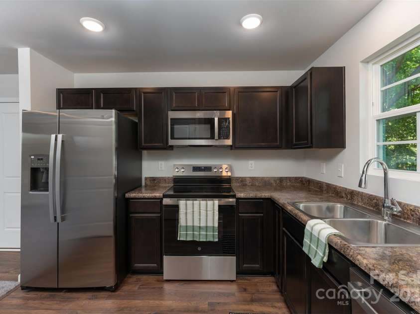 27 Forest Park Road, Marion, NC 28752.  MLS# CAR4279933, YatesRealty ID 25293. 