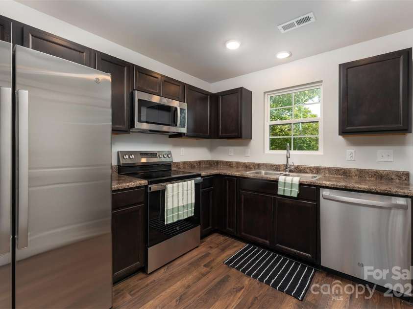 27 Forest Park Road, Marion, NC 28752.  MLS# CAR4279933, YatesRealty ID 25293. 