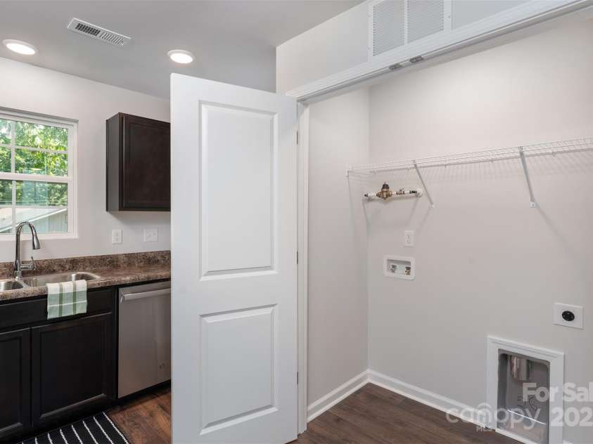 27 Forest Park Road, Marion, NC 28752.  MLS# CAR4279933, YatesRealty ID 25293. 