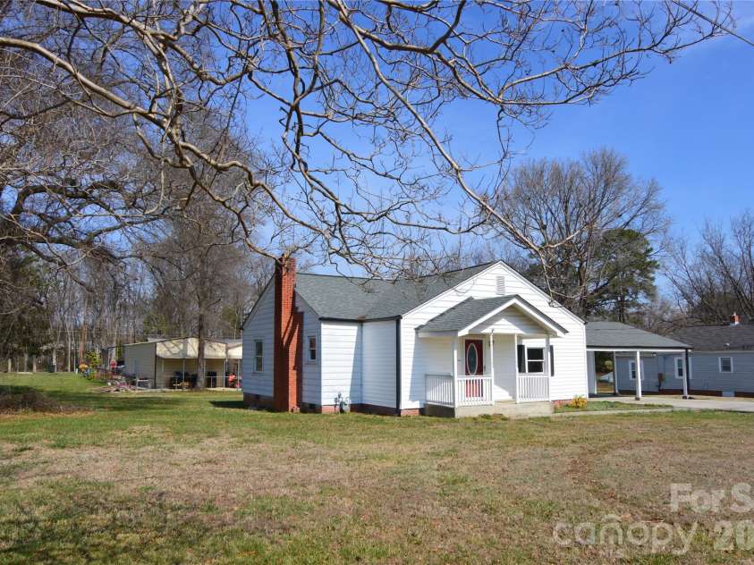 500 Gann Street, Lowell, NC 28098.  MLS# CAR4354875, YatesRealty ID 25294. 