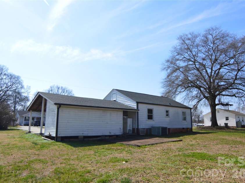 500 Gann Street, Lowell, NC 28098.  MLS# CAR4354875, YatesRealty ID 25294. 