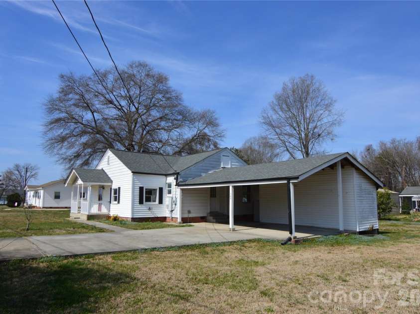 500 Gann Street, Lowell, NC 28098.  MLS# CAR4354875, YatesRealty ID 25294. 