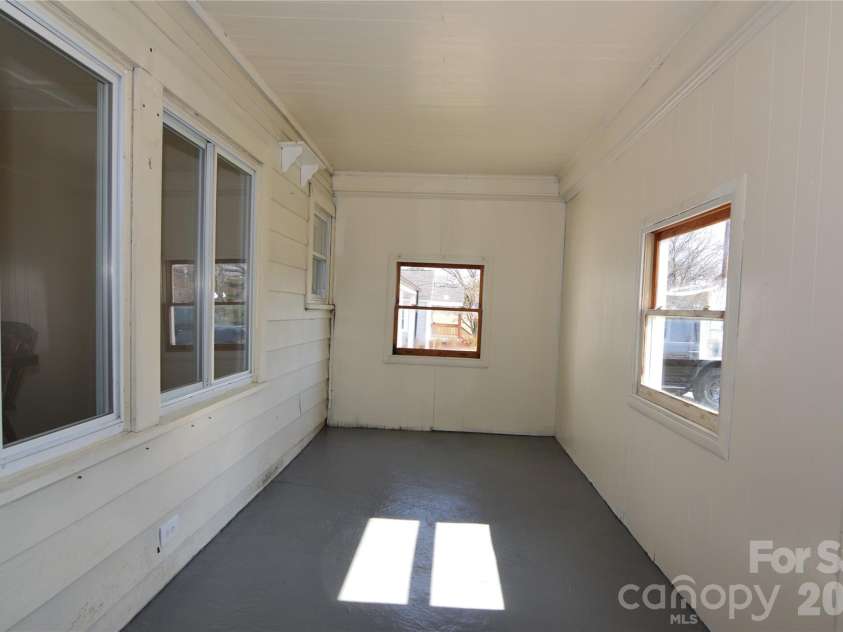 500 Gann Street, Lowell, NC 28098.  MLS# CAR4354875, YatesRealty ID 25294. Flex Room