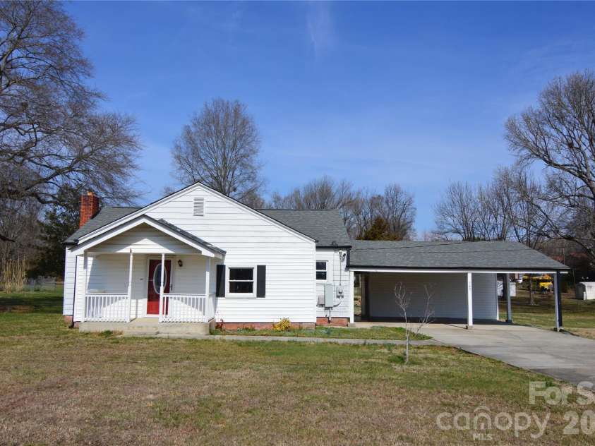 500 Gann Street, Lowell, NC 28098.  MLS# CAR4354875, YatesRealty ID 25294. Front View