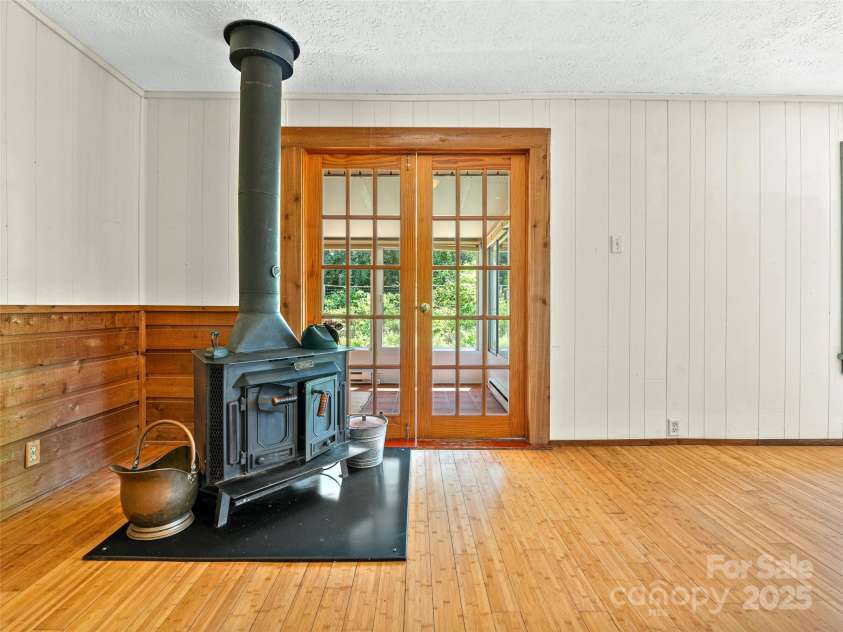 83 5th Avenue, Asheville, NC 28806.  MLS# CAR4275954, YatesRealty ID 25294. The wood burning buckstove keeps you cozy all winter.